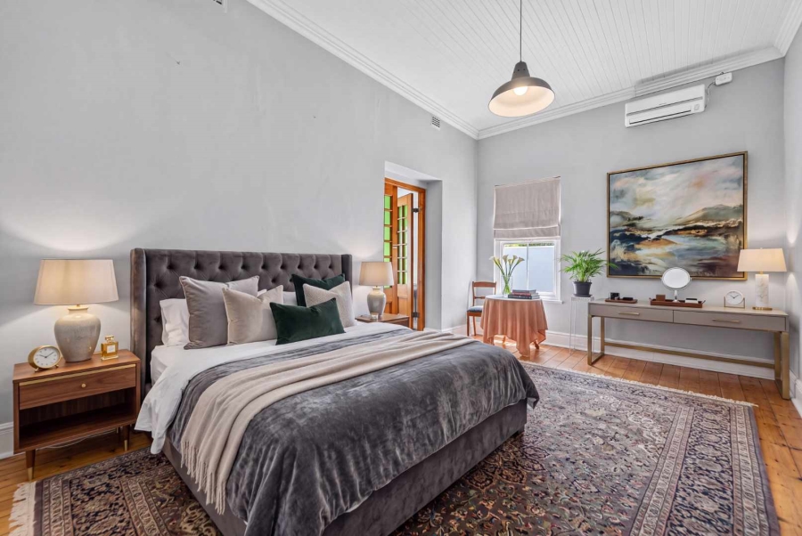 7 Bedroom Property for Sale in Oranjezicht Western Cape